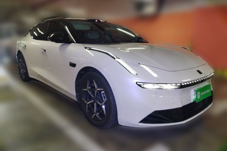 Used Lynk & Co 10 EM-P 2025 Facelifted Model 120 All-Wheel Drive Ultra Front Right 45 Deg