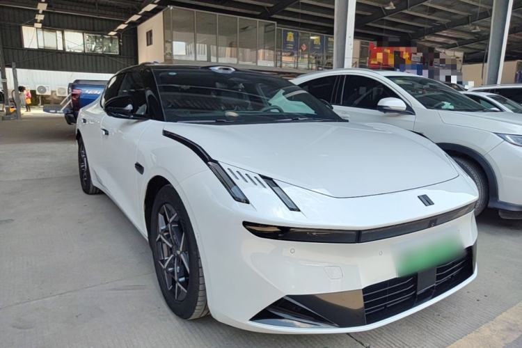 Used Lynk & Co 10 EM-P 2025 Facelifted Model 120 All-Wheel Drive Ultra Front Right 45 Deg