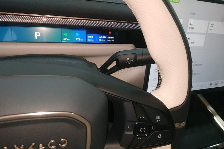 Used Lynk & Co 10 EM-P 2025 Model 240 All-Wheel Drive Ultra—Sport Edition Gear Lever