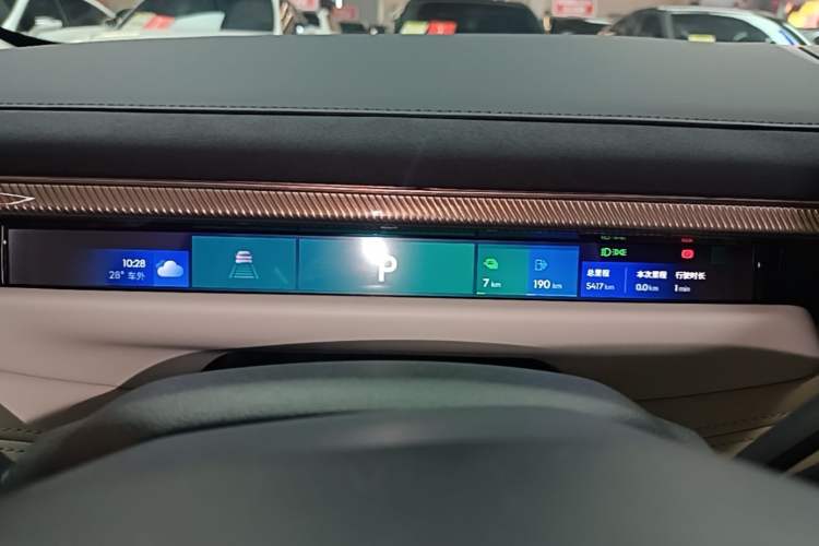 Used Lynk & Co 10 EM-P 2025 Facelifted Model 120 All-Wheel Drive Ultra Instrument Cluster