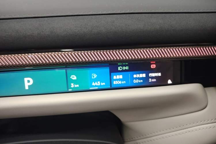 Used Lynk & Co 10 EM-P 2025 Facelifted Model 120 All-Wheel Drive Ultra Instrument Cluster