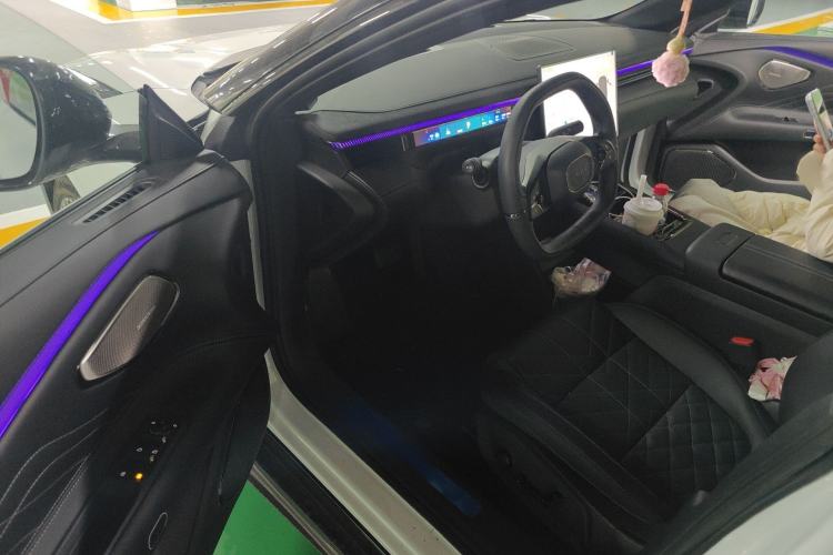 Used Lynk & Co 10 EM-P 2025 Facelifted Model 240 All-Wheel Drive Ultra Interior 3
