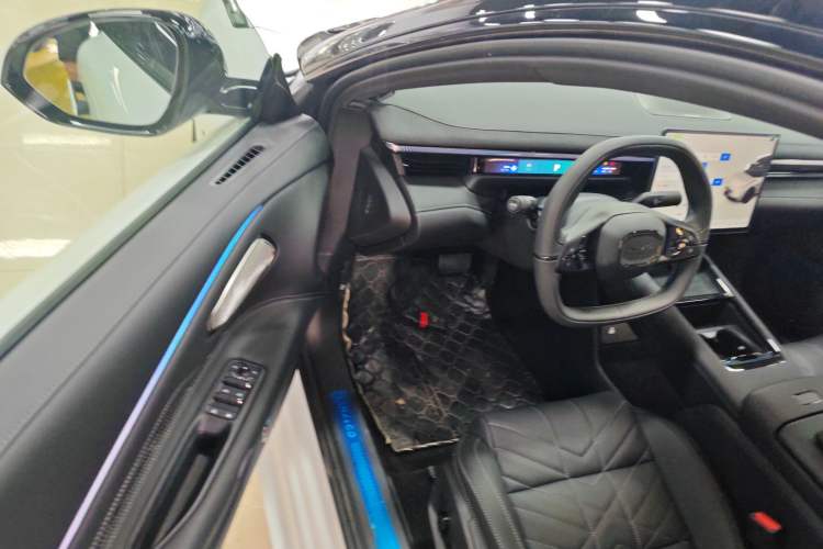 Used Lynk & Co 10 EM-P 2025 Model 120 Four-Wheel Drive Ultra Interior 3