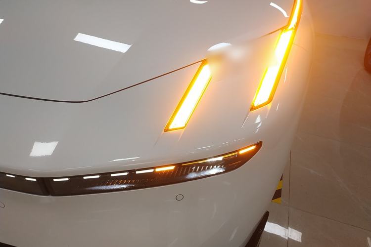Used Lynk & Co 10 EM-P 2025 Model 240 All-Wheel Drive Ultra—Sport Edition Left Front Headlight