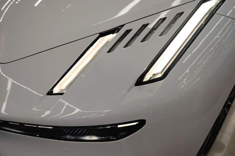 Used Lynk & Co 10 EM-P 2025 Facelifted Model 120 All-Wheel Drive Ultra Left Front Headlight