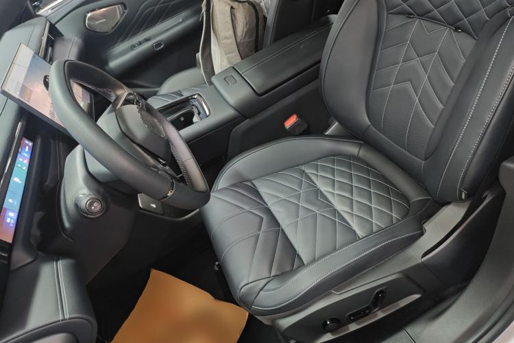 Used Lynk & Co 10 EM-P 2025 Model 120 Four-Wheel Drive Ultra Left Front Seat