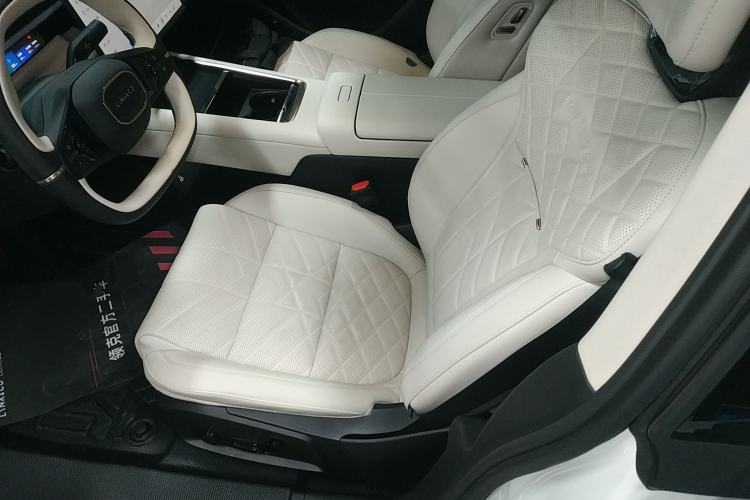 Used Lynk & Co 10 EM-P 2025 Model 240 All-Wheel Drive Ultra—Sport Edition Left Front Seat