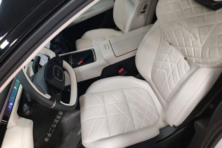 Used Lynk & Co 10 EM-P 2025 Model 240 Four-Wheel Drive Ultra Left Front Seat