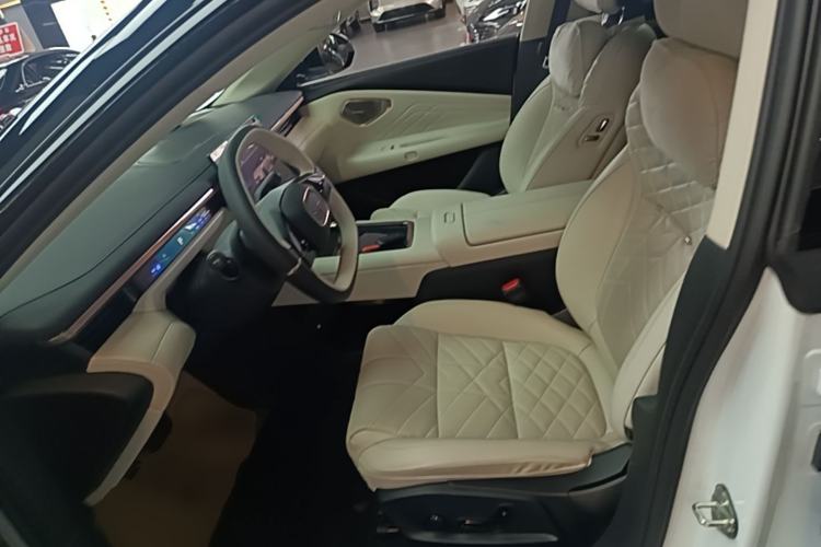 Used Lynk & Co 10 EM-P 2025 Facelifted Model 120 All-Wheel Drive Ultra Left Front Seat