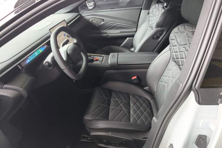 Used Lynk & Co 10 EM-P 2025 Model 120 Four-Wheel Drive Ultra Left Front Seat