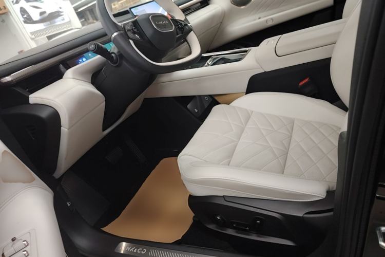 Used Lynk & Co 10 EM-P 2025 Facelifted Model 120 All-Wheel Drive Ultra Left Front Seat