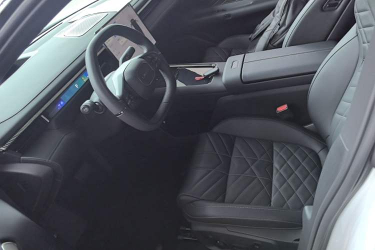 Used Lynk & Co 10 EM-P 2025 Model 120 Four-Wheel Drive Ultra Left Front Seat