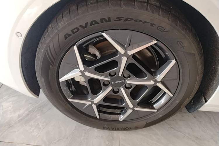 Used Lynk & Co 10 EM-P 2025 Model 120 Four-Wheel Drive Ultra Left Front Wheel Hub