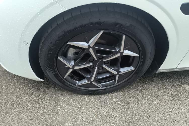 Used Lynk & Co 10 EM-P 2025 Model 240 Four-Wheel Drive Ultra Left Front Wheel Hub