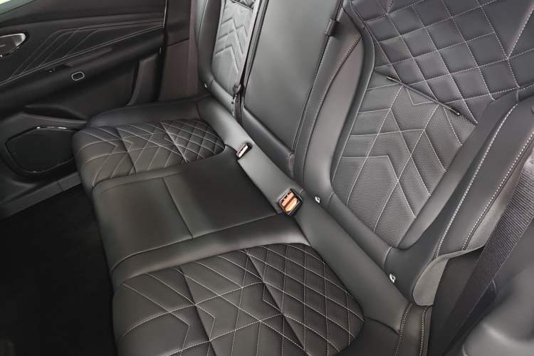 Used Lynk & Co 10 EM-P 2025 Model 120 Four-Wheel Drive Ultra Left Rear Seat