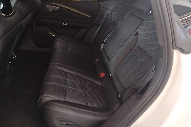 Used Lynk & Co 10 EM-P 2025 Model 120 Four-Wheel Drive Ultra Left Rear Seat