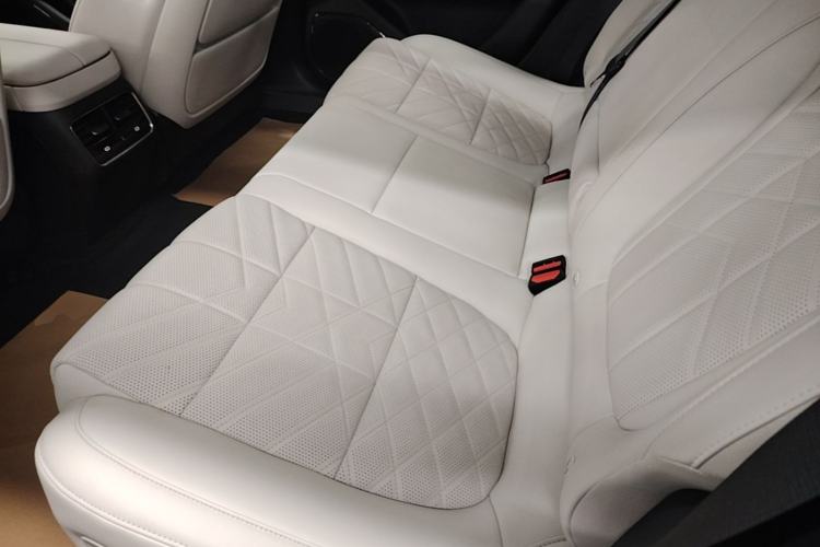 Used Lynk & Co 10 EM-P 2025 Facelifted Model 120 All-Wheel Drive Ultra Left Rear Seat