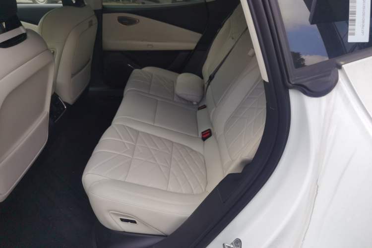 Used Lynk & Co 10 EM-P 2025 Facelifted Model 120 All-Wheel Drive Ultra Left Rear Seat