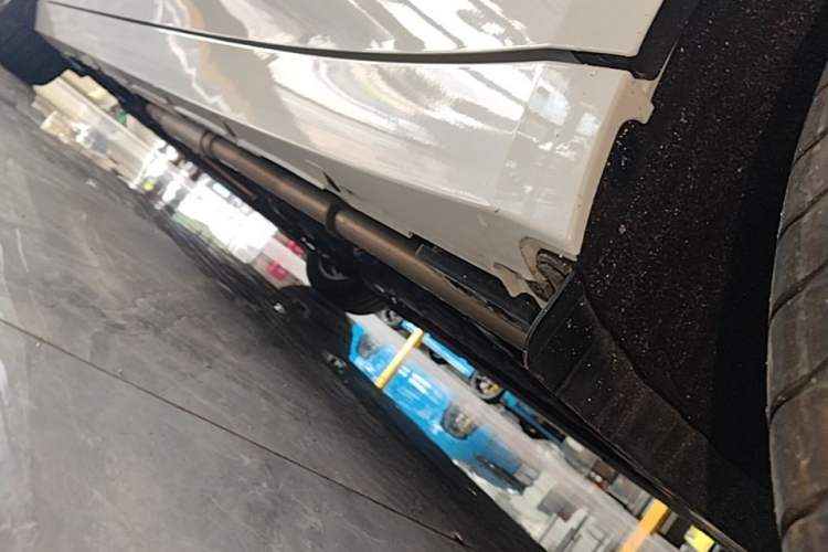 Used Lynk & Co 10 EM-P 2025 Model 120 Four-Wheel Drive Ultra Left Side Sill