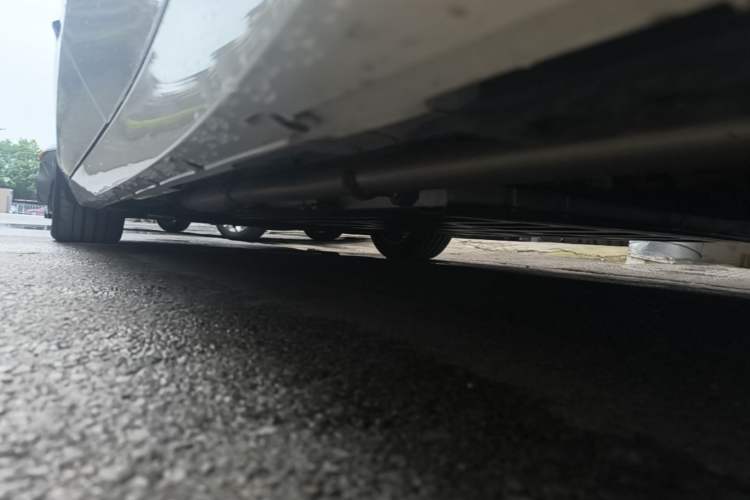 Used Lynk & Co 10 EM-P 2025 Model 240 Four-Wheel Drive Ultra Left Side Sill