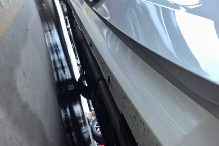 Used Lynk & Co 10 EM-P 2025 Model 120 Four-Wheel Drive Ultra Left Side Sill