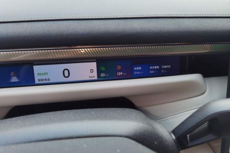 Used Lynk & Co 10 EM-P 2025 Facelifted Model 120 All-Wheel Drive Ultra Odometer Close Up
