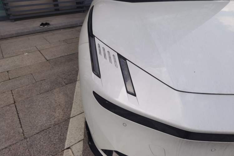 Used Lynk & Co 10 EM-P 2025 Facelifted Model 120 All-Wheel Drive Ultra Right Front Headlight