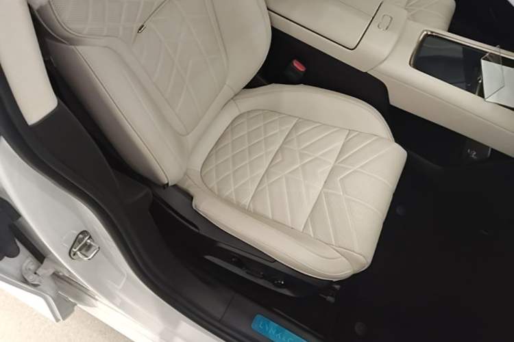 Used Lynk & Co 10 EM-P 2025 Model 120 Four-Wheel Drive Ultra Right Front Seat