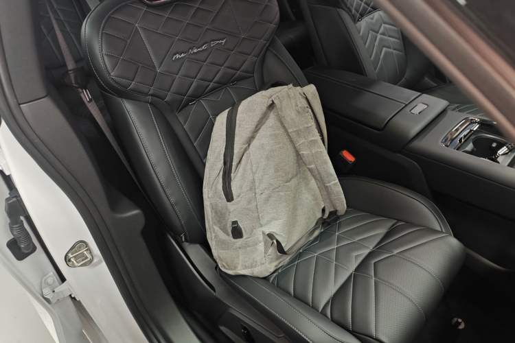 Used Lynk & Co 10 EM-P 2025 Model 120 Four-Wheel Drive Ultra Right Front Seat