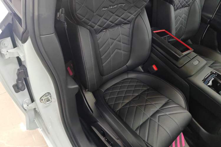 Used Lynk & Co 10 EM-P 2025 Model 120 Four-Wheel Drive Ultra Right Front Seat