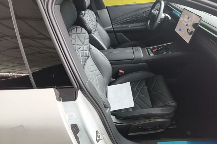 Used Lynk & Co 10 EM-P 2025 Model 120 Four-Wheel Drive Ultra Right Front Seat