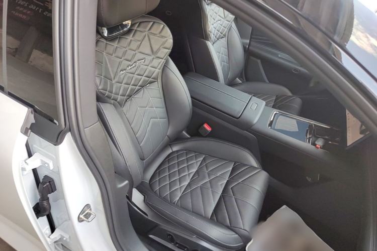 Used Lynk & Co 10 EM-P 2025 Facelifted Model 120 All-Wheel Drive Ultra Right Front Seat