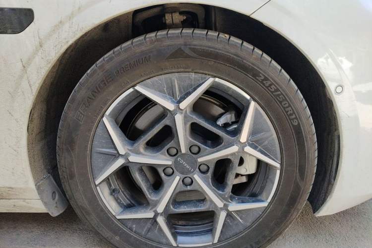 Used Lynk & Co 10 EM-P 2025 Model 120 Four-Wheel Drive Ultra Right Front Wheel Hub