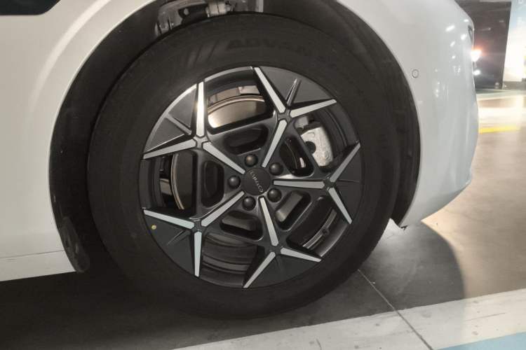 Used Lynk & Co 10 EM-P 2025 Model 240 Four-Wheel Drive Ultra Right Front Wheel Hub