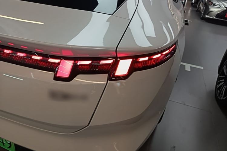 Used Lynk & Co 10 EM-P 2025 Facelifted Model 120 All-Wheel Drive Ultra Right Rear Taillight