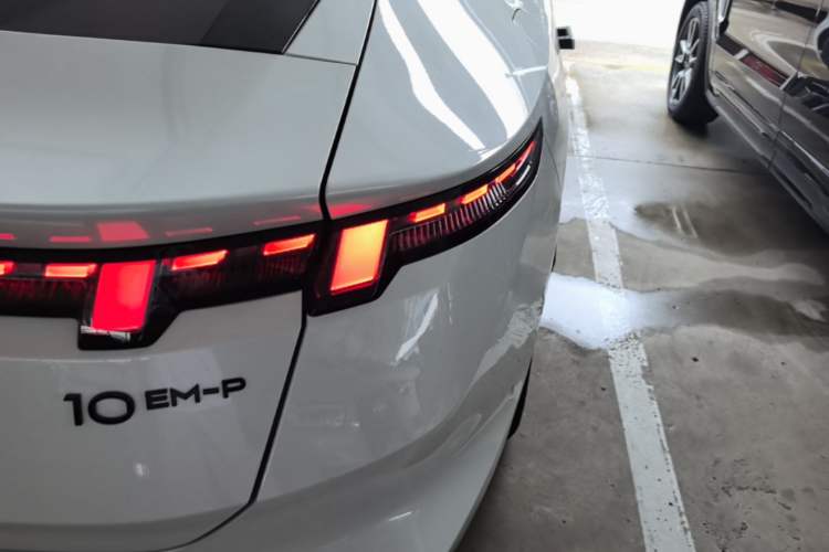 Used Lynk & Co 10 EM-P 2025 Model 120 Four-Wheel Drive Ultra Right Rear Taillight