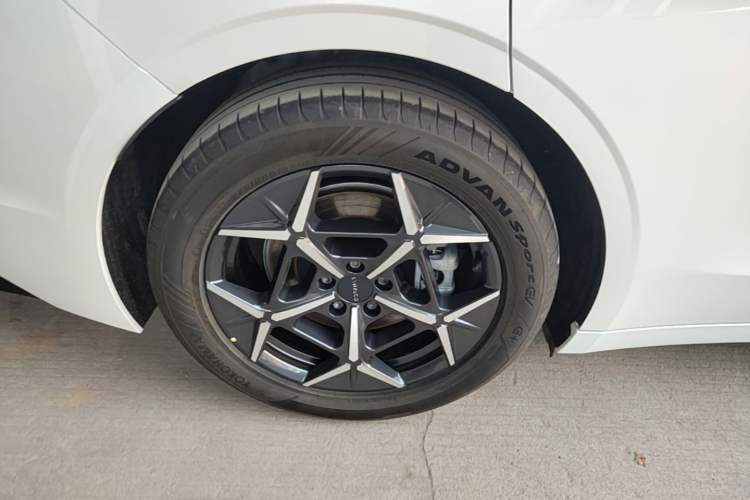 Used Lynk & Co 10 EM-P 2025 Facelifted Model 120 All-Wheel Drive Ultra Right Rear Wheel Hub