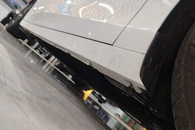 Used Lynk & Co 10 EM-P 2025 Model 120 Four-Wheel Drive Ultra Right Side Sill