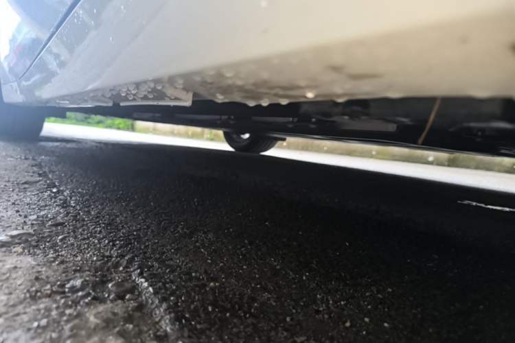 Used Lynk & Co 10 EM-P 2025 Model 240 Four-Wheel Drive Ultra Right Side Sill