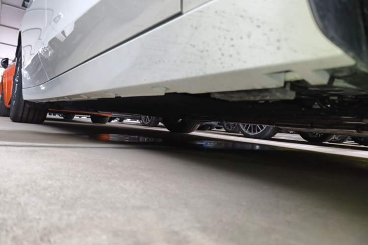 Used Lynk & Co 10 EM-P 2025 Model 120 Four-Wheel Drive Ultra Right Side Sill