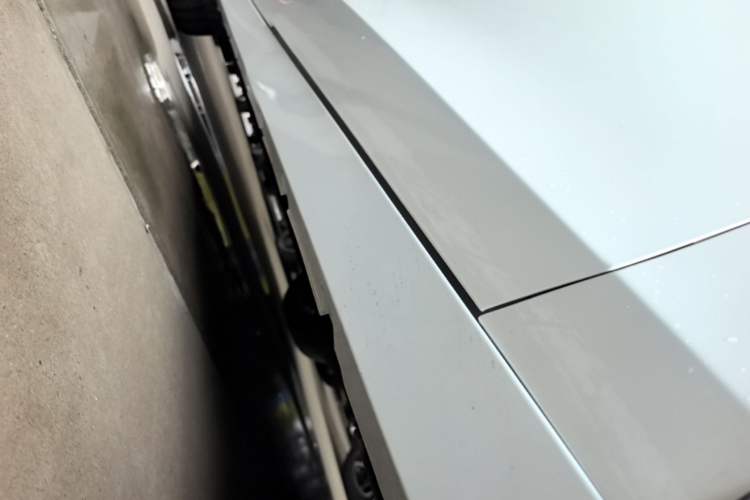 Used Lynk & Co 10 EM-P 2025 Model 120 Four-Wheel Drive Ultra Right Side Sill