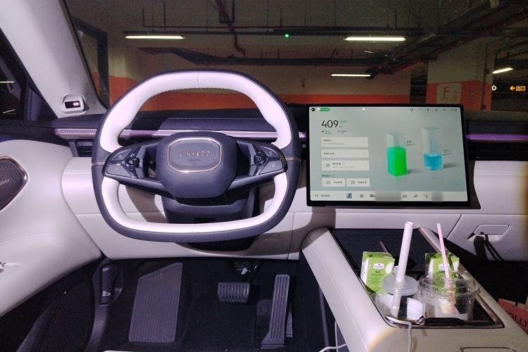 Used Lynk & Co 10 EM-P 2025 Facelifted Model 120 All-Wheel Drive Ultra Steering Wheel