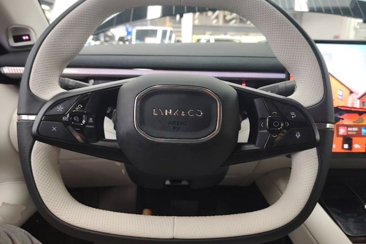 Used Lynk & Co 10 EM-P 2025 Facelifted Model 120 All-Wheel Drive Ultra Steering Wheel