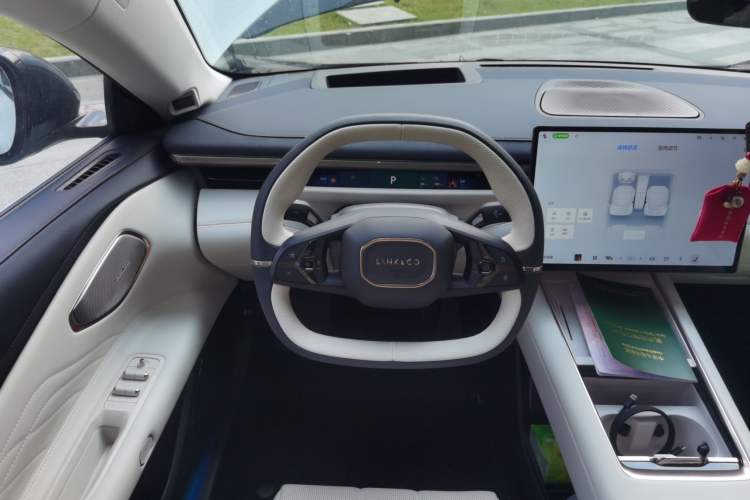 Used Lynk & Co 10 EM-P 2025 Facelifted Model 120 All-Wheel Drive Ultra Steering Wheel