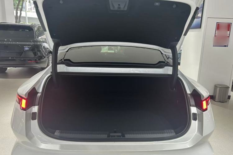 Used Lynk & Co 10 EM-P 2025 Model 120 Four-Wheel Drive Ultra Trunk