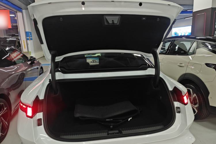 Used Lynk & Co 10 EM-P 2025 Model 120 Four-Wheel Drive Ultra Trunk