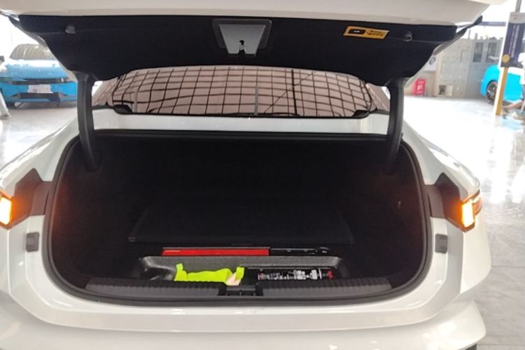 Used Lynk & Co 10 EM-P 2025 Model 120 Four-Wheel Drive Ultra Trunk