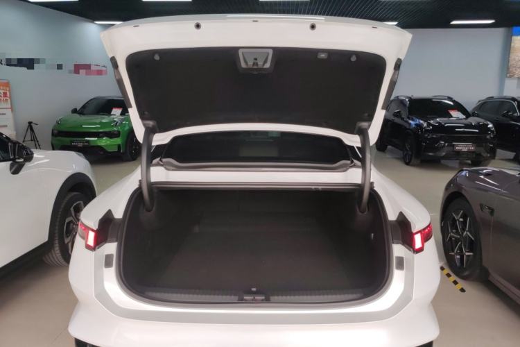 Used Lynk & Co 10 EM-P 2025 Model 240 Four-Wheel Drive Ultra Trunk