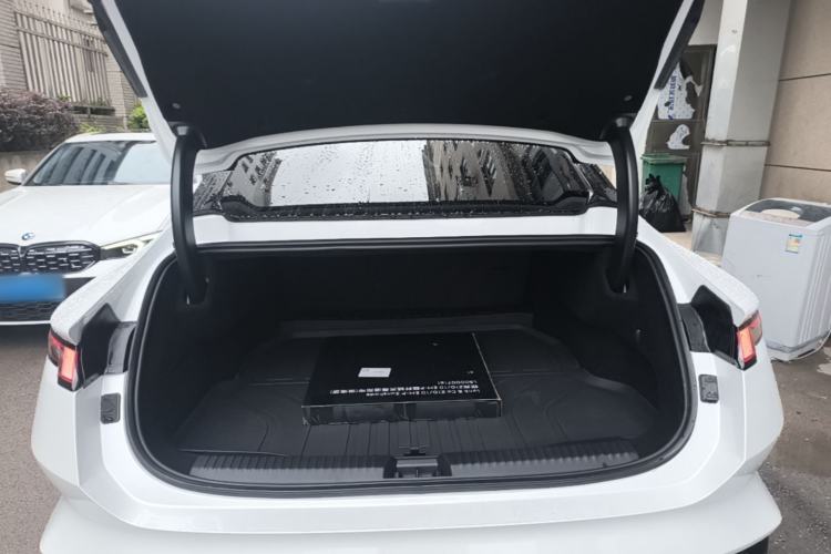 Used Lynk & Co 10 EM-P 2025 Model 240 Four-Wheel Drive Ultra Trunk