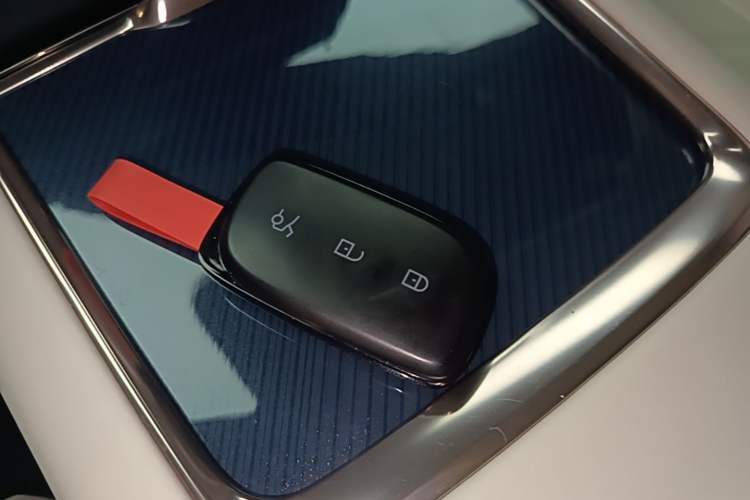 Used Lynk & Co 10 EM-P 2025 Facelifted Model 120 All-Wheel Drive Ultra Vehicle Key